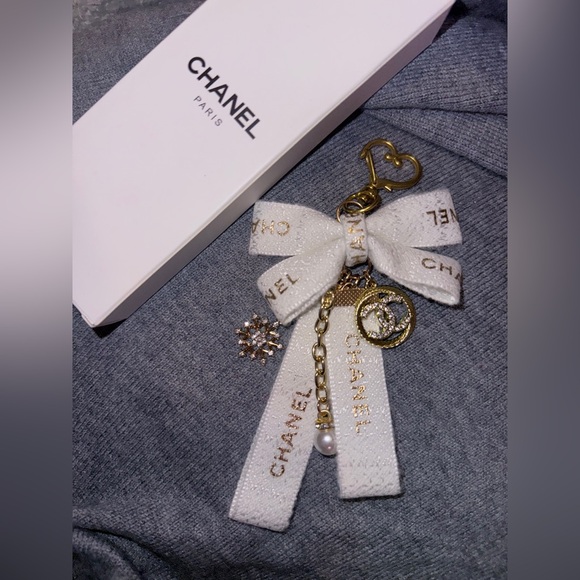 chanel beauty Accessories - CHANEL beauty Gold Heart and snowflake  Key Chain/bag charm